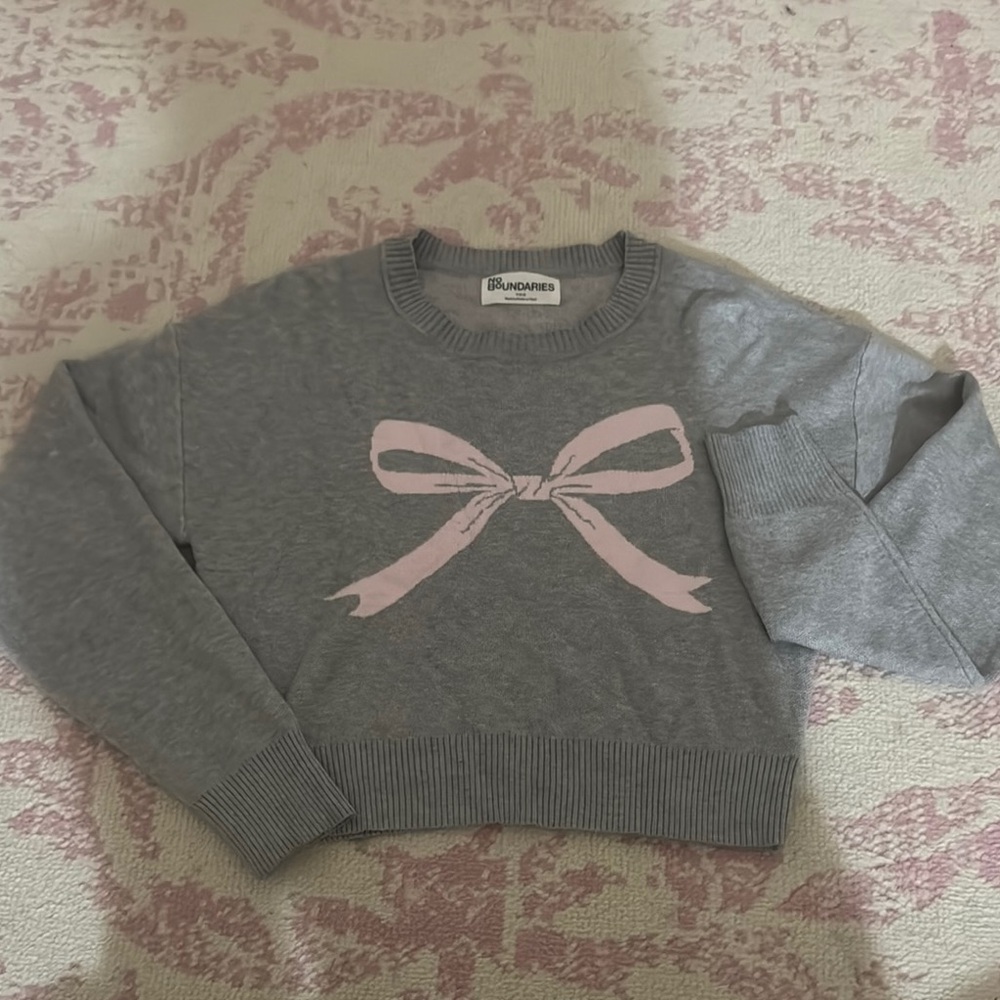 Gray Crew Neck Sweater with Pink Bow